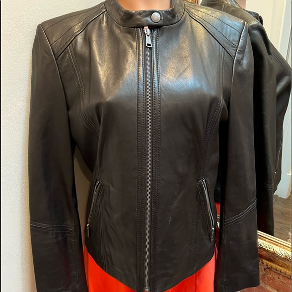 ANDREW MARC  fitted leather jacket - Picture 2 of 15